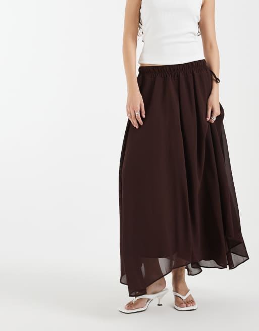 4th & Reckless – Maxirock aus Chiffon in Schokobraun mit gerafftem Bindedetail an der Taille und asymmetrischem Saum, 2 von 5