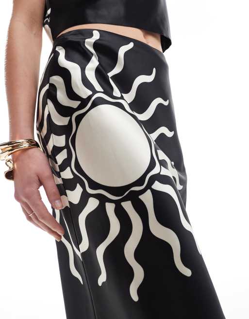 4th & Reckless – Maxirock aus Satin in Schwarzweiß mit kontrastierendem Sonnenprint, Kombiteil, 2 von 5