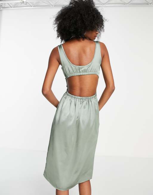 4th & Reckless – Midikleid aus Satin in Salbeigrün mit Rückenausschnitt, 3 von 4