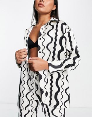 4th & Reckless neviah long sleeve satin shirt co-ord in wave print - ASOS Price Checker