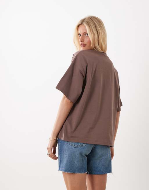 4th & Reckless - Oversized katoenrijk T-shirt met 'wellness studio' borduursel in bruin, 3 van 4