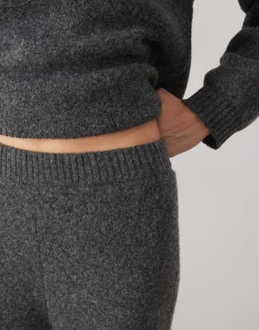 4th & Reckless pantalón de pernera ancha de punto con cintura acanalada en gris oscuro, 4 de 5