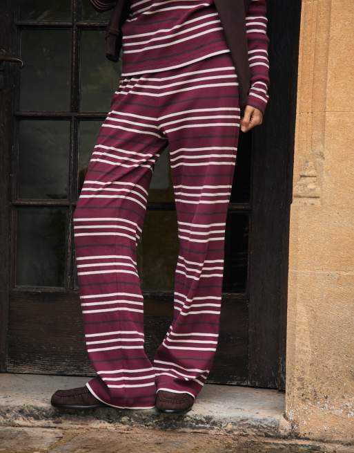 4th & Reckless - Pantaloni a fondo ampio con vita elasticizzata bianchi e bordeaux a righe in coordinato, 2 di 4