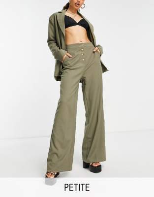 4th & Reckless Petite - Broek met wijde pijpen en knoopjesdetail in olijfgroen, deel van co-ord set