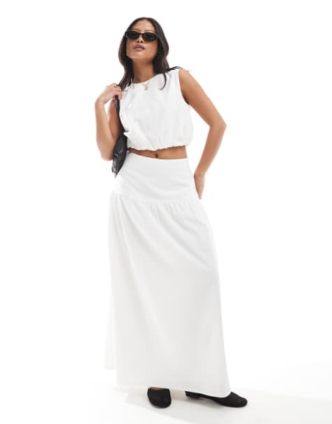 4th & Reckless Petite - Cremehvidt sæt med cropped top og maxinederdel i struktureret poplin - view 1
