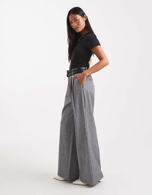 4th & Reckless Petite double belt detail wide leg tailored trousers in grey, 4 of 5
