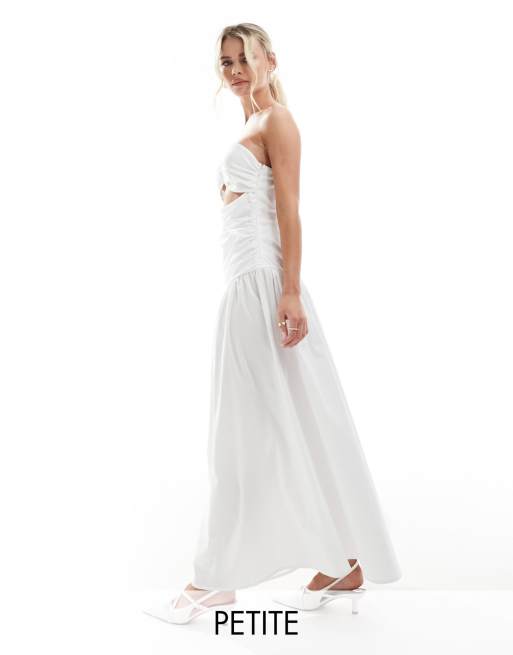 4th & Reckless Petite – Exklusives, trägerloses Maxikleid in Weiß mit Zierausschnitt und tief sitzendem Bund, 2 von 4