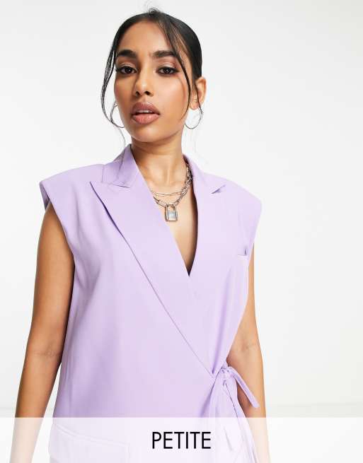 4th & Reckless Petite - Lyslilla blazer uden ærmer med bindefront