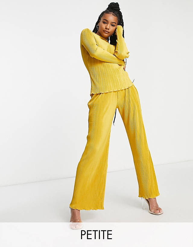 4th & Reckless Petite - plisse flared trousers co-ord in mustard