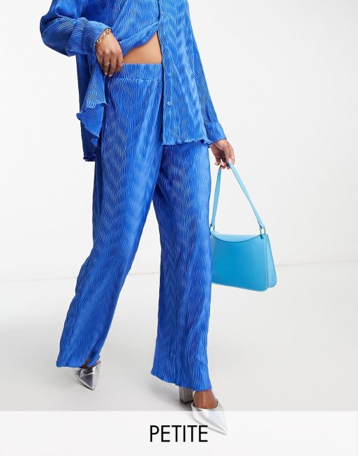 4th & Reckless Petite plisse shirt and wide leg trouser co-ord in electric blue, 3 of 3