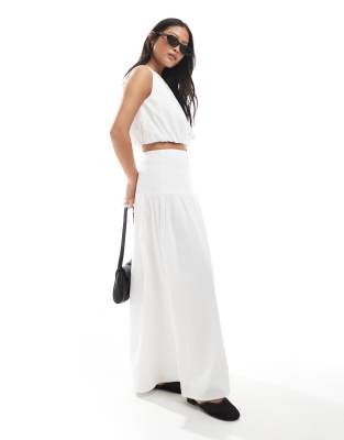 4th & Reckless Petite 4th & Reckless Petite poplin dropped waist maxi skirt co-ord in white