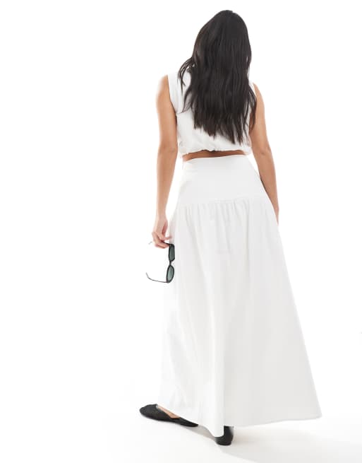 4th & Reckless Petite poplin dropped waist maxi skirt co-ord in white, 2 of 5