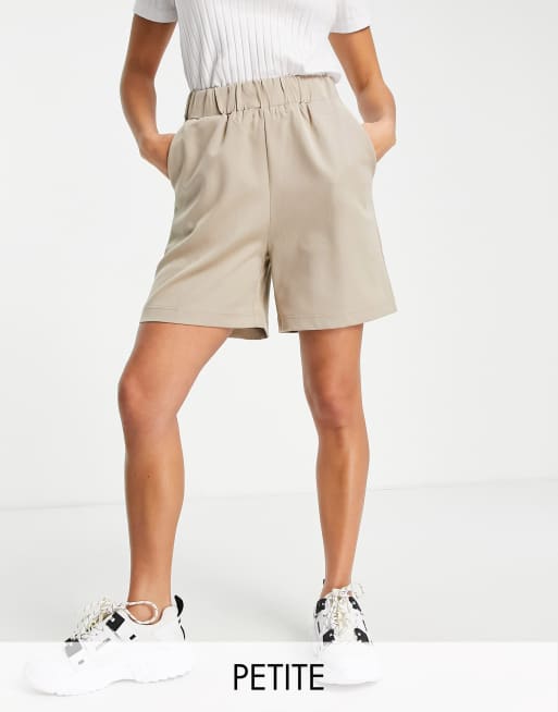 4th & Reckless Petite - Skræddersyede shorts i beige - Del af sæt