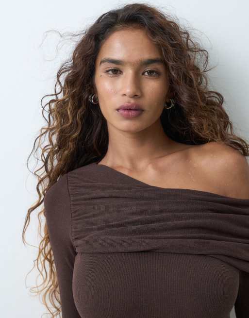 4th & Reckless Petite soft touch asymmetric foldover shoulder waist drape detail maxi dress in chocolate, 3 of 5