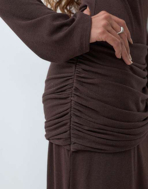 4th & Reckless Petite soft touch asymmetric foldover shoulder waist drape detail maxi dress in chocolate, 4 of 5