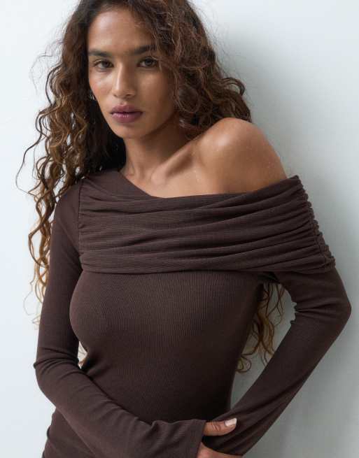 4th & Reckless Petite soft touch asymmetric foldover shoulder waist drape detail maxi dress in chocolate, 5 of 5