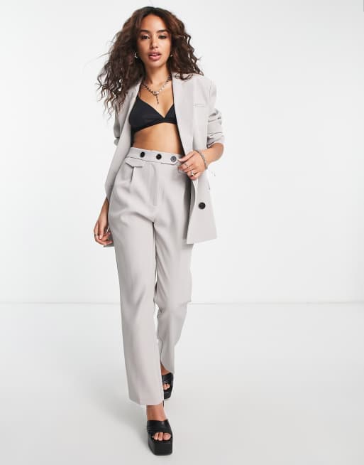 4th & Reckless Petite tailored blazer with back detail co-ord in grey, 2 of 4