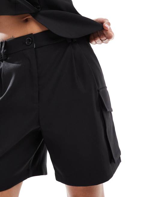 4th & Reckless Petite tailored pocket detail shorts co-ord in black, 4 of 5
