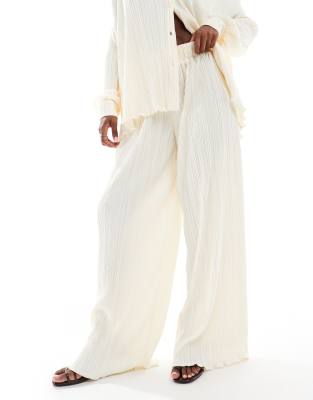 4th & Reckless Plisse Elastic Waist Wide Leg Pants In White
