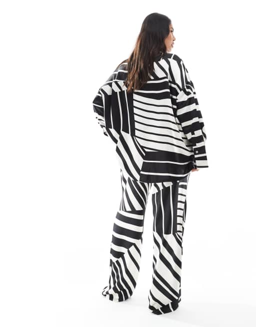 4th & Reckless - Plus - Broek van satijn met wijde pijpen en print in zwart-wit, deel van co-ord set, 3 van 5