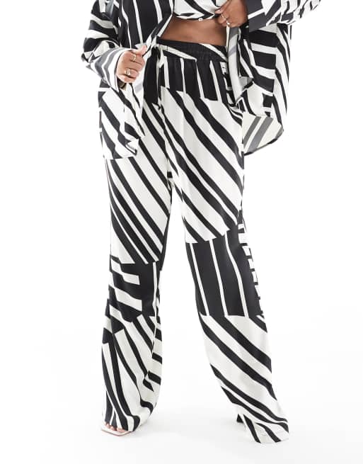 4th & Reckless - Plus - Broek van satijn met wijde pijpen en print in zwart-wit, deel van co-ord set, 5 van 5