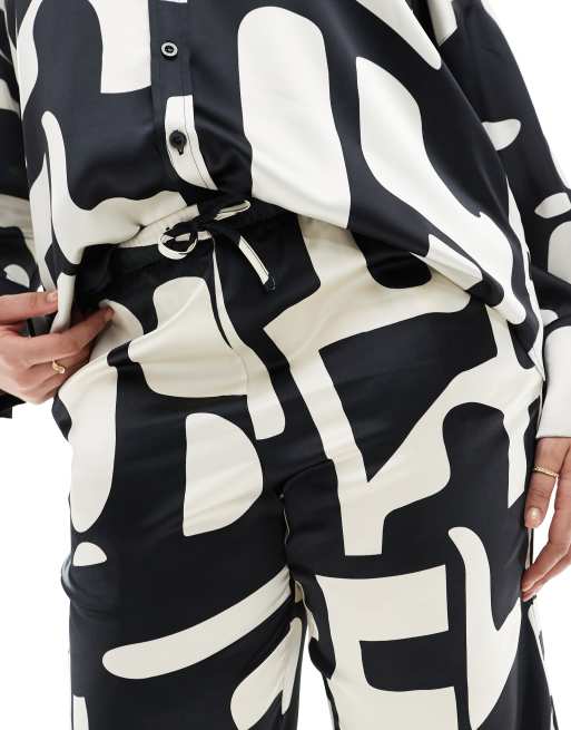 4th & Reckless Plus - Exclusivité - Pantalon d'ensemble large en satin avec cordon de serrage - Imprimé noir et blanc, 5 de 5