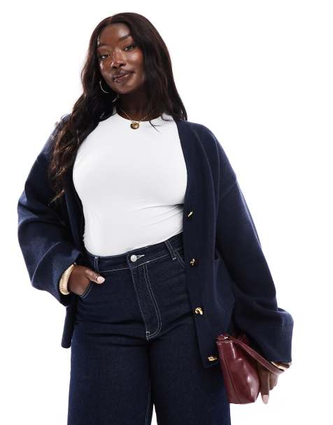 4th & Reckless Plus – Exklusive Strickjacke in Marineblau mit Struktur, V-Ausschnitt und goldfarbenen Knöpfen in abstraktem Design - view 1