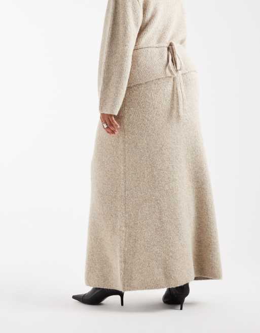 4th & Reckless Plus wool feel soft knitted maxi skirt in beige (part of a set), 3 of 5
