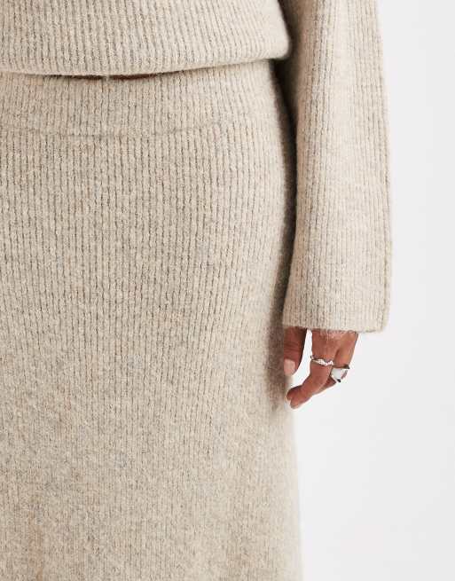 4th & Reckless Plus wool feel soft knitted maxi skirt in beige (part of a set), 4 of 5