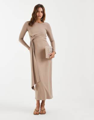 Robe longue douce au toucher avec détail drapé et détail torsadé à l'avant - Moka-Neutre 38