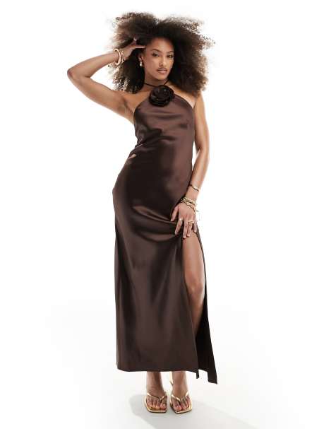4th & Reckless - Robe longue en satin à dos nu et grosse fleur - Marron chocolat - view 1