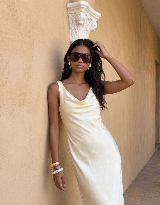 4th & Reckless - Robe longue en satin avec col bénitier et détail en dentelle au dos - Citron, 10 de 11