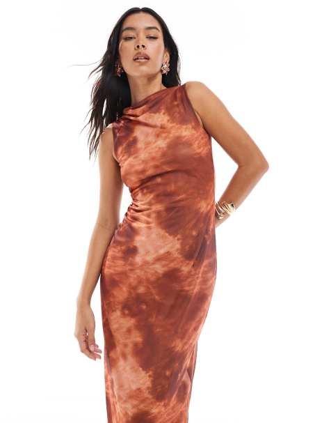 4th & Reckless – Rostfärgad maxiklänning med hög, draperad ringning och suddigt mönster - view 1