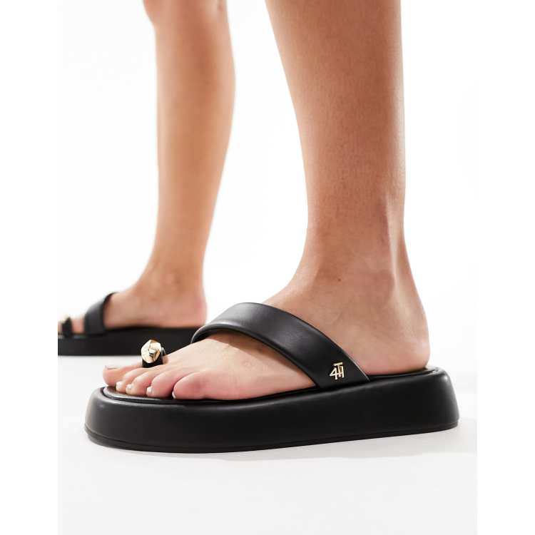 4th Reckless Rowan Sandales avec bague d'orteil Noir ASOS