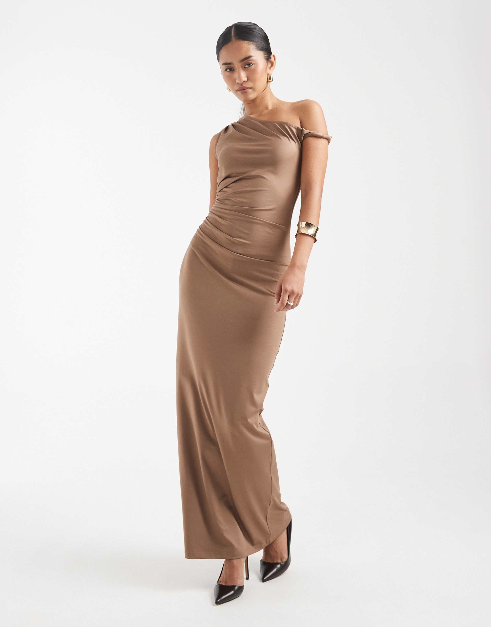 4th & reckless ruched side one shoulder maxi dress in mocha