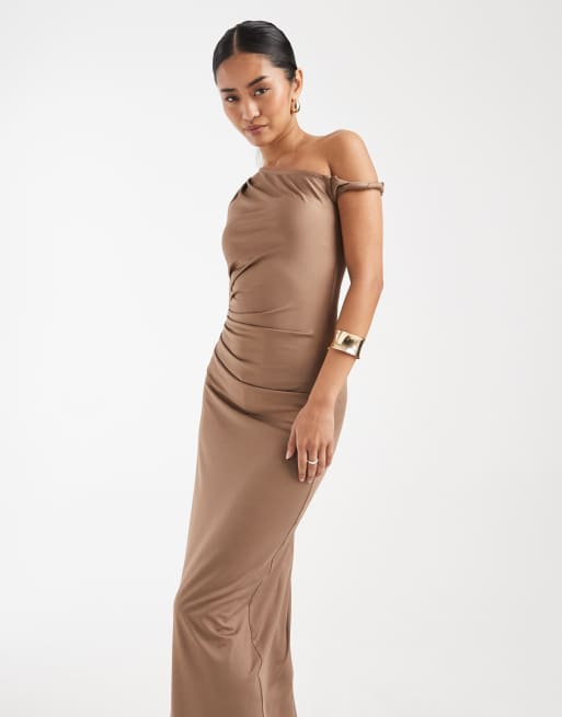 4th & Reckless ruched side one shoulder maxi dress in mocha, 4 of 4