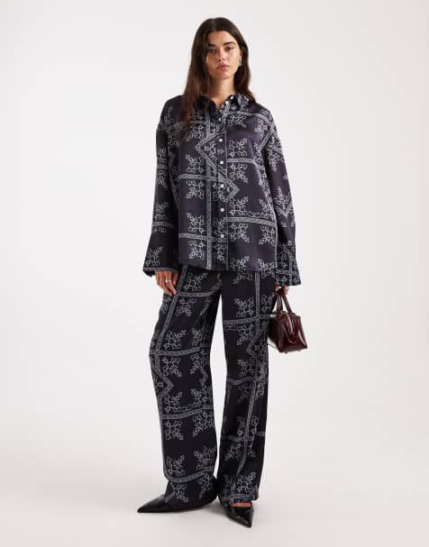 4th & Reckless - Satijnen broek met wijde pijpen en elastische taille in marineblauw met paisley motief, deel van co-ord set - view 1