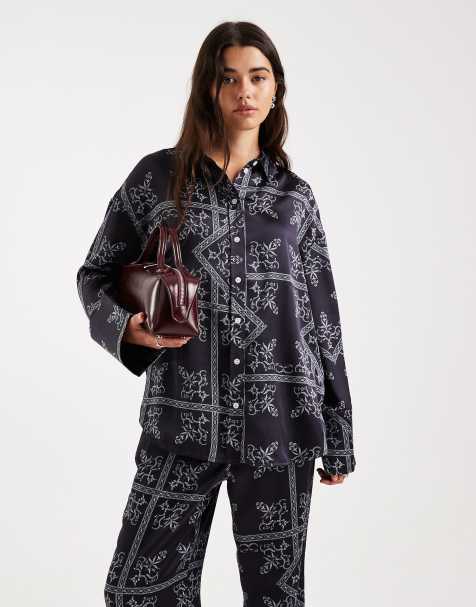 4th & Reckless - Satijnen overhemd met brede manchetten en paisley motief in marineblauw, deel van co-ord set - view 1