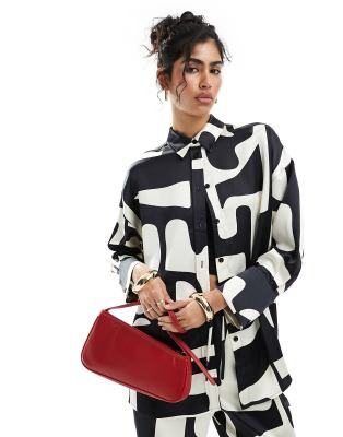 4th & Reckless - Satijnen overhemd met zwart-witte print, deel van co-ord set
