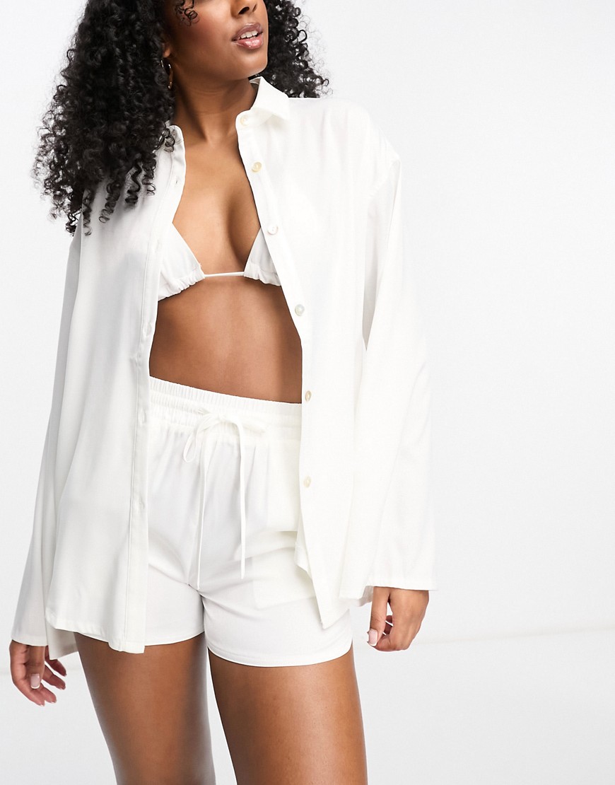 4th & Reckless satin beach shirt co-ord in white