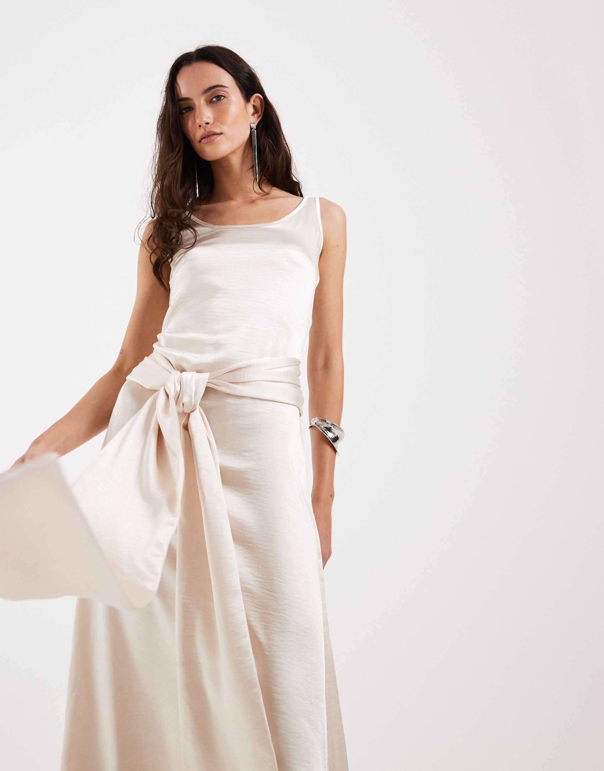 4th & reckless satin drape waist detail scoop neck maxi dress in cream