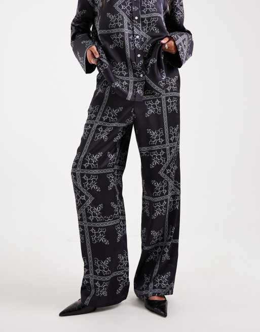 4th & Reckless satin elasticated waist wide leg trousers co-ord in navy paisley print, 2 of 5