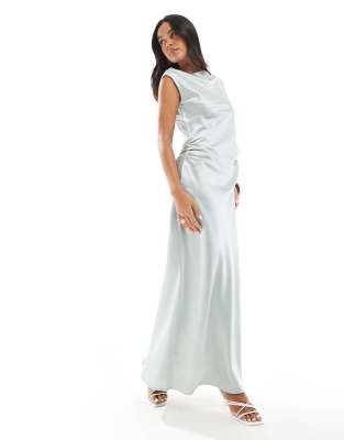 4th & Reckless - Satin-Maxikleid in Hellblau mit geraffter Taille und U-Boot-Ausschnitt-Grün