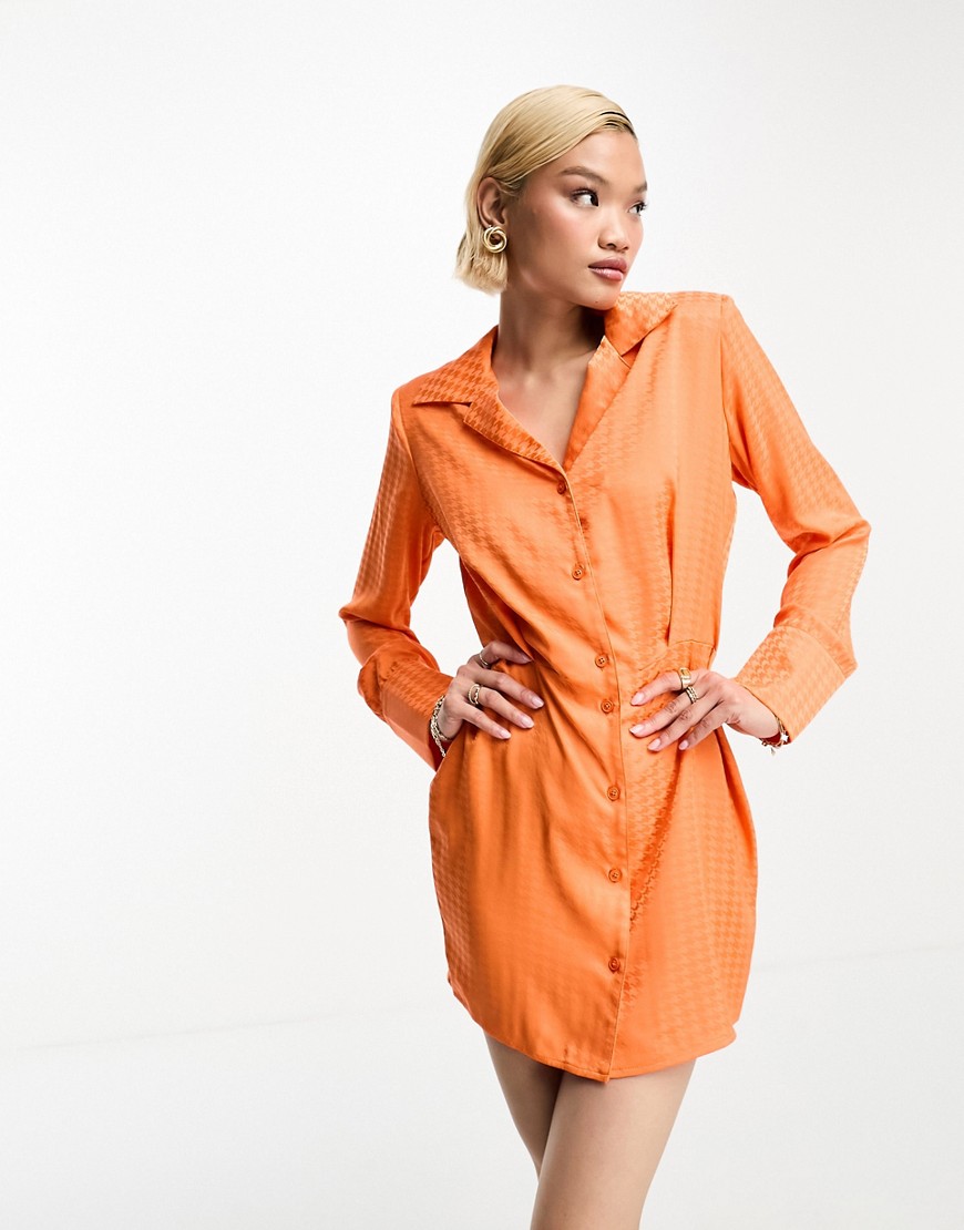 4th & Reckless Satin Mini Shirt Dress In Orange Dogtooth