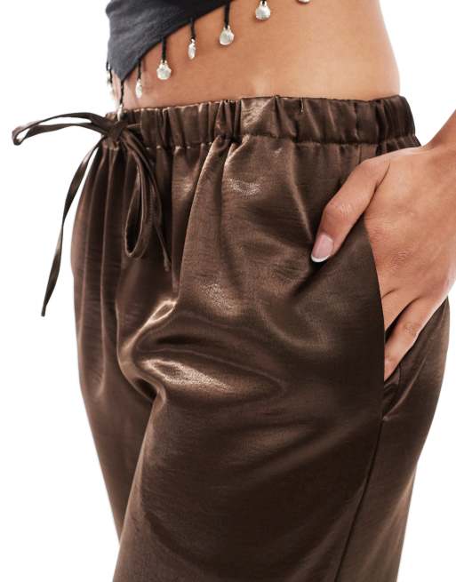 4th & Reckless satin straight leg tie waist pants in brown, 4 of 5