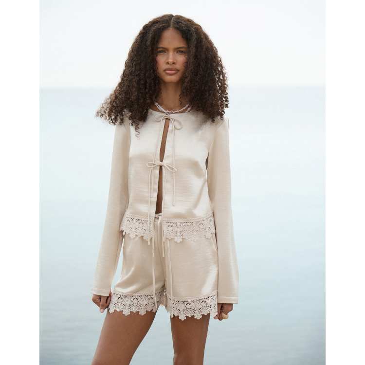 4th & Reckless satin tie front crochet trim beach top in