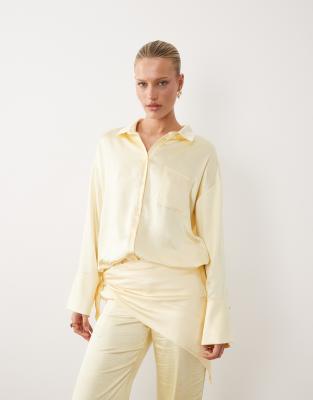 4th & Reckless Satin Wide Cuff Pocket Front Shirt In White