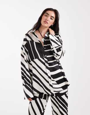 4th & Reckless Satin Wide Cuff Shirt In Black