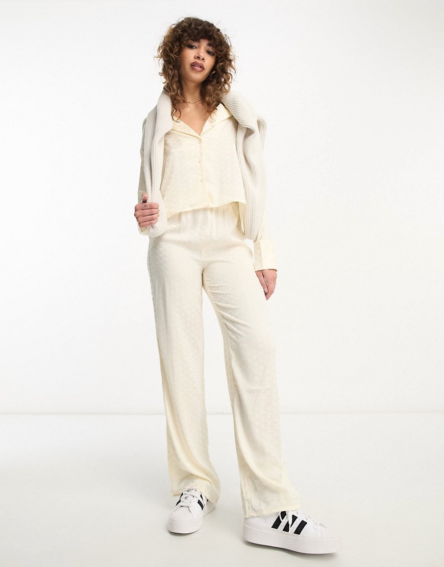 4th & Reckless satin wide leg trouser co-ord in cream jacquard-White