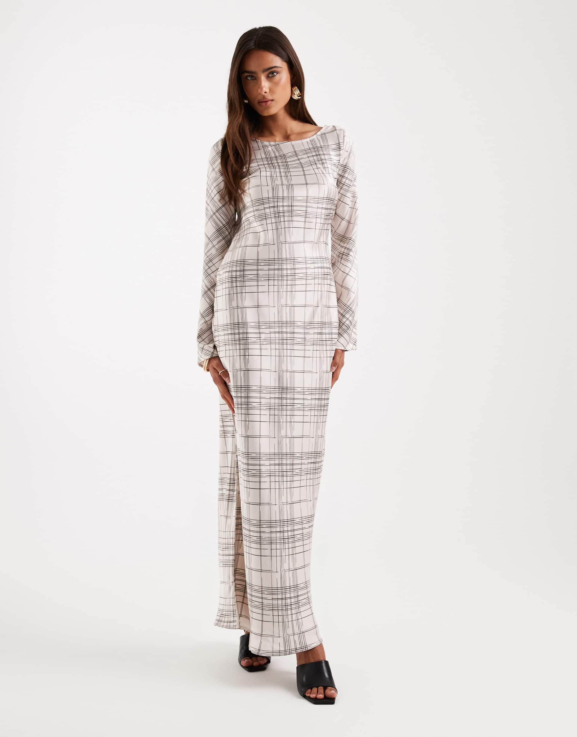 4th & reckless scoop tie detail back maxi dress in check white print